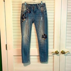 Miss Me signature skinny embroidered jeans